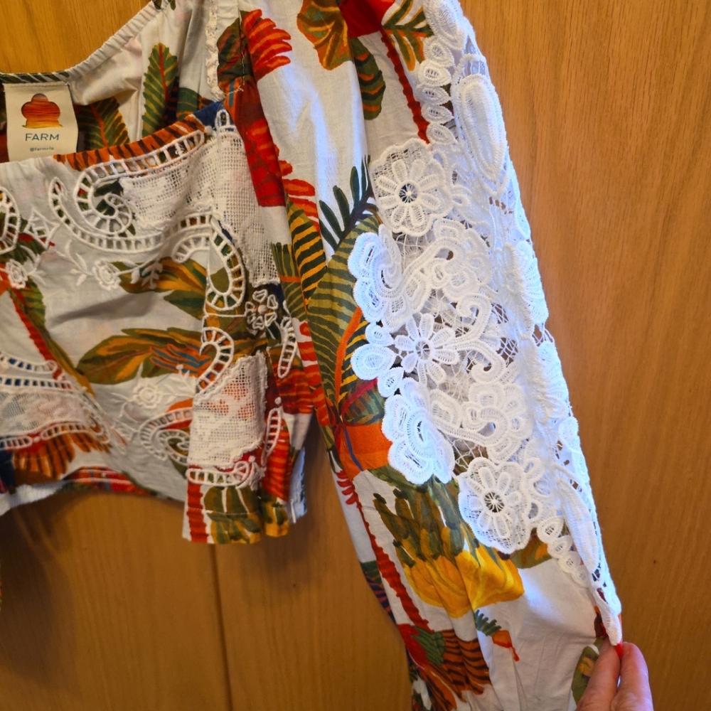 Farm Rio Women's Multicolor Floral Top Sz M NWT.  Macaw Floral Artsy Boho Beachy - Picture 6 of 9